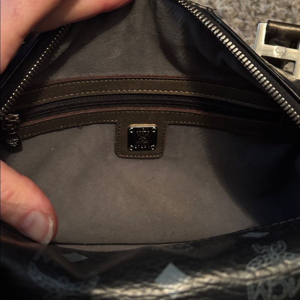 Authentic MCM ‘Visetos’ “Princess” Lioness ‘Boston’ Bag - Picture 11 of 16